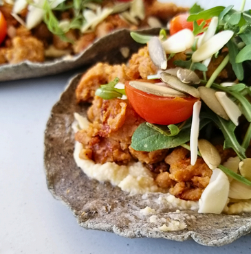 Tacos de Tortilla de Maíz, Tofu y Hummus